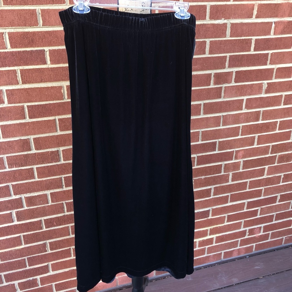 ⚜️ Holiday Ready Calf Length Velour Skirt 🎄🎄 - Picture 6 of 8